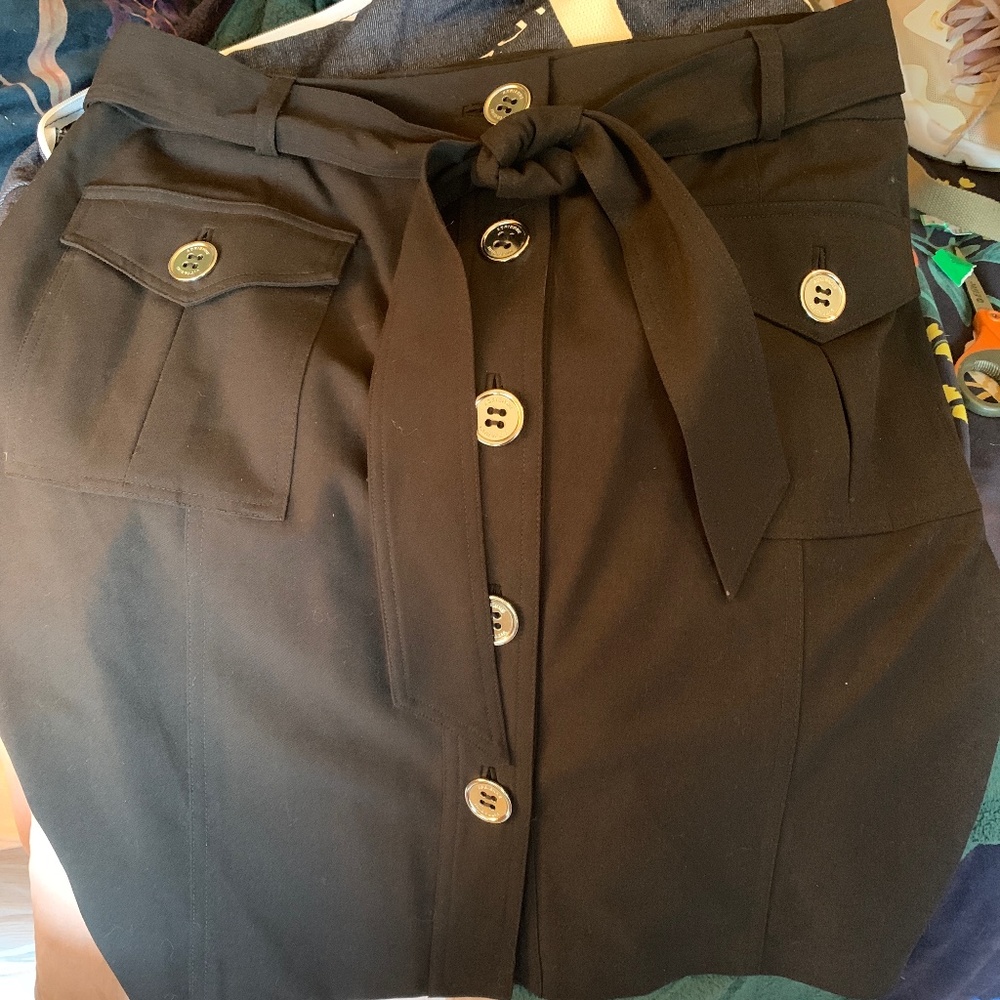 Adrienne vittadini Cute as a Button pocketed belted skirt.‎ Worn once